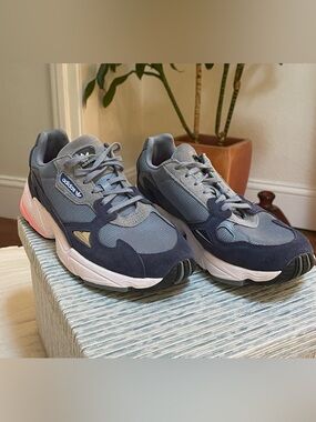 Adidas Falcon Sneaker Womens 8.5 Grey Navy Pink Retro Running Shoes